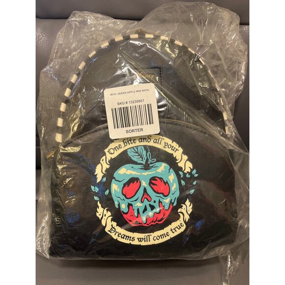 Disney Loungefly, evil queen, Apple, mini backpack poison apple NWT - Picture 2 of 4